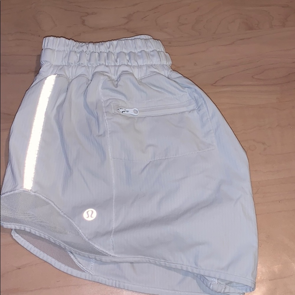 Lululemon Hotty Hot Shorts 4’ - size 4